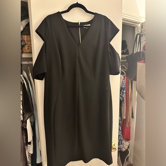 Calvin Klein Women's Black Cold Shoulder V-Neck Dress size 16W - Picture 1 of 6